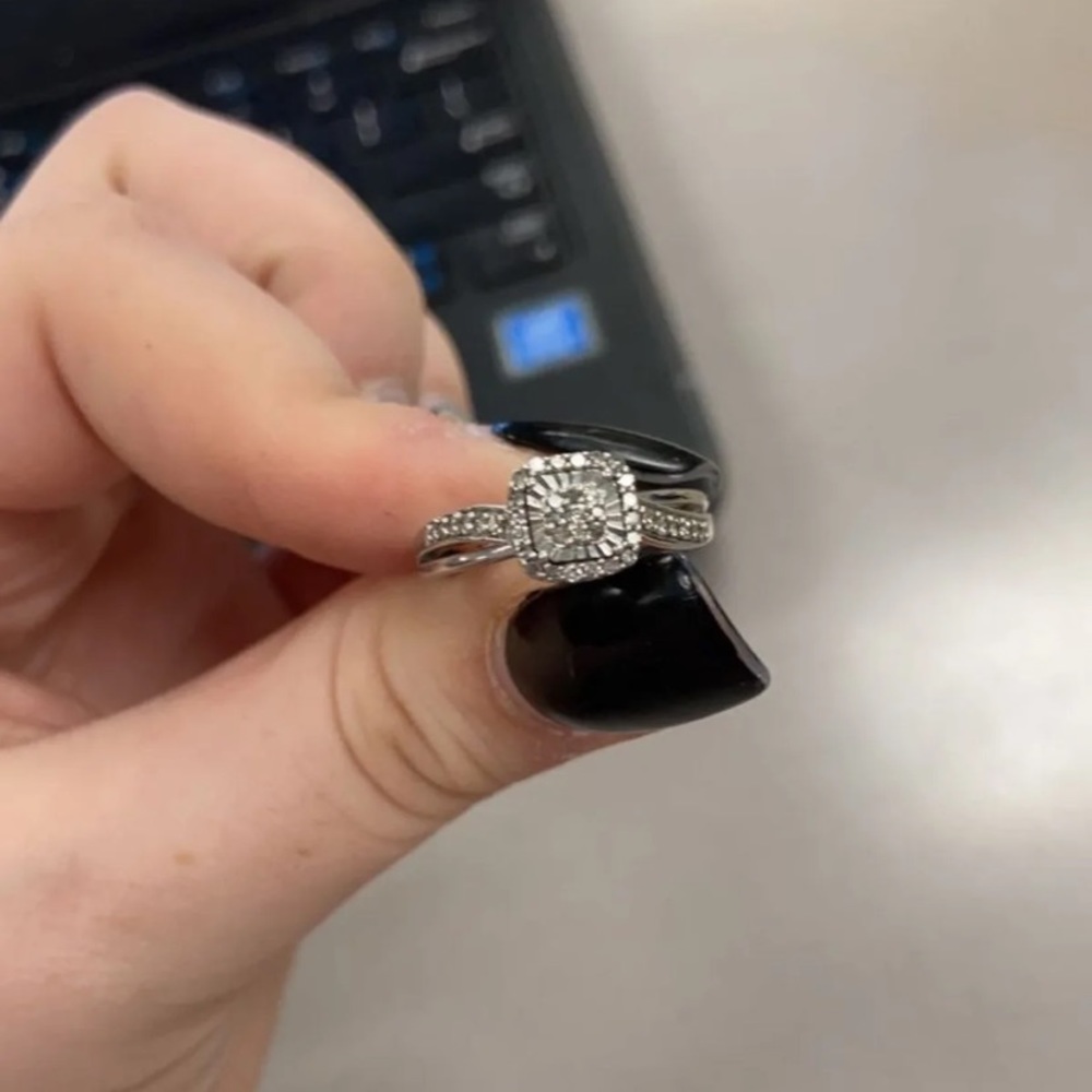 Ring - Picture 2 of 3